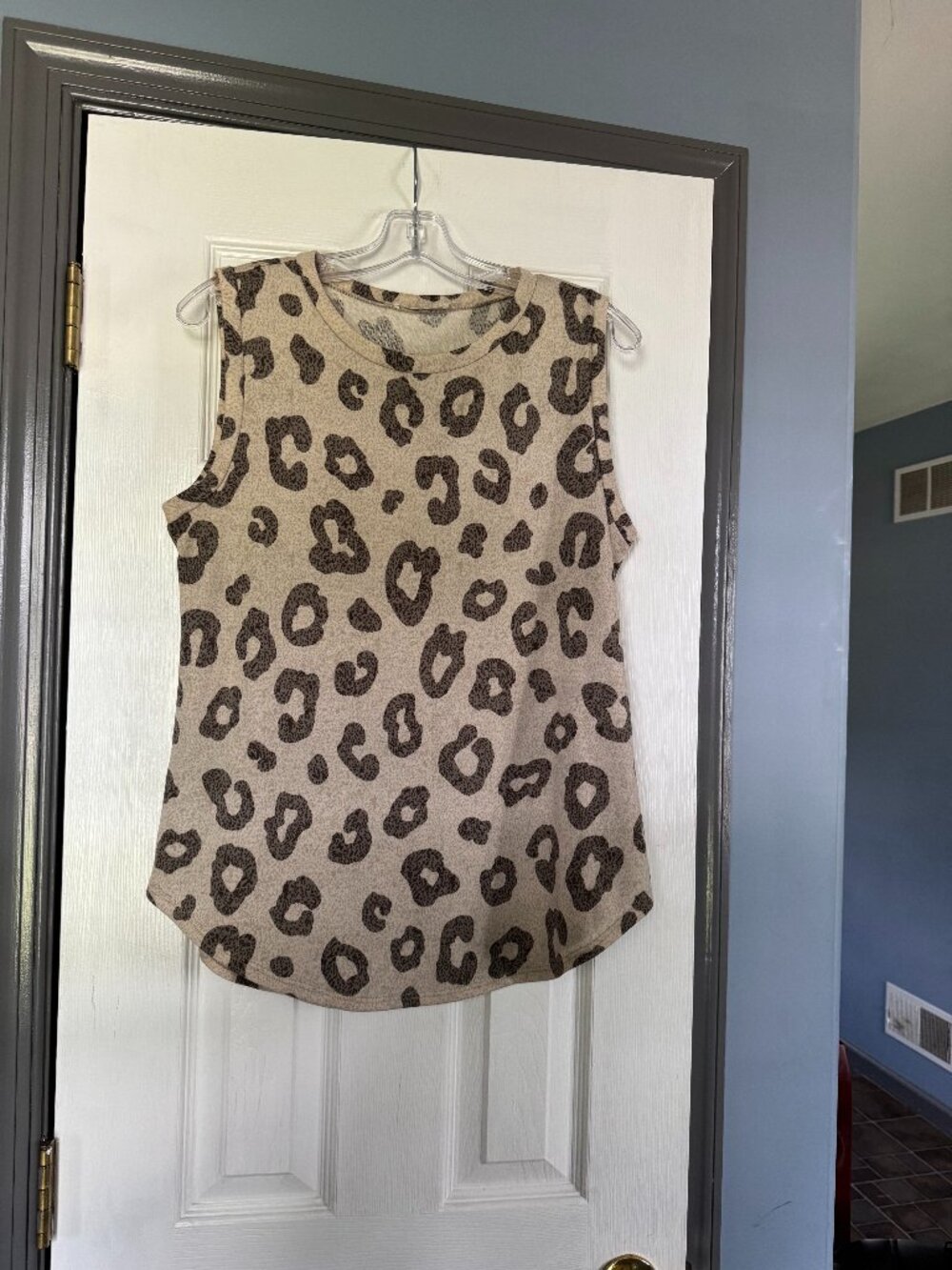Womens BomBom Size M Cream Colored Leopard Print Sleeveless Top EUC